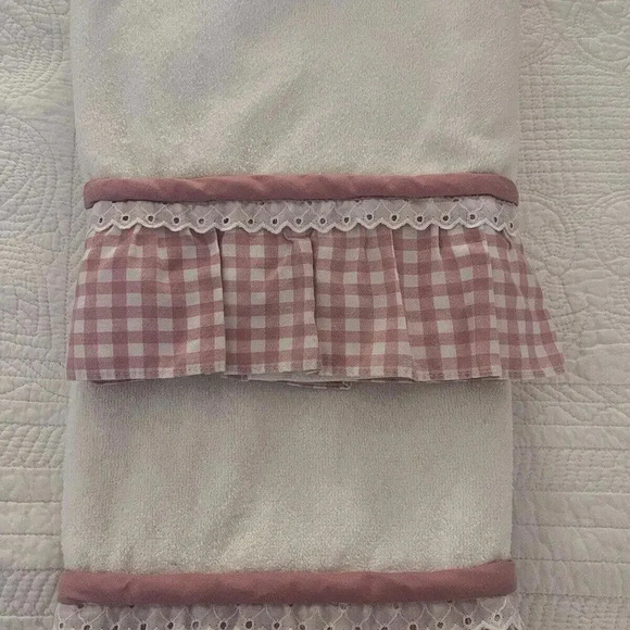 Vintage‎ Cotton Towels With Pink Rose Gingham Lace Trim 41” Length Made In USA - Picture 1 of 9